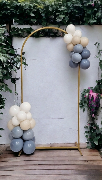 [3 DAY RENTAL] Single Curved Metal Backdrop Arch - Gold with Blue and Cream Balloon Clusters