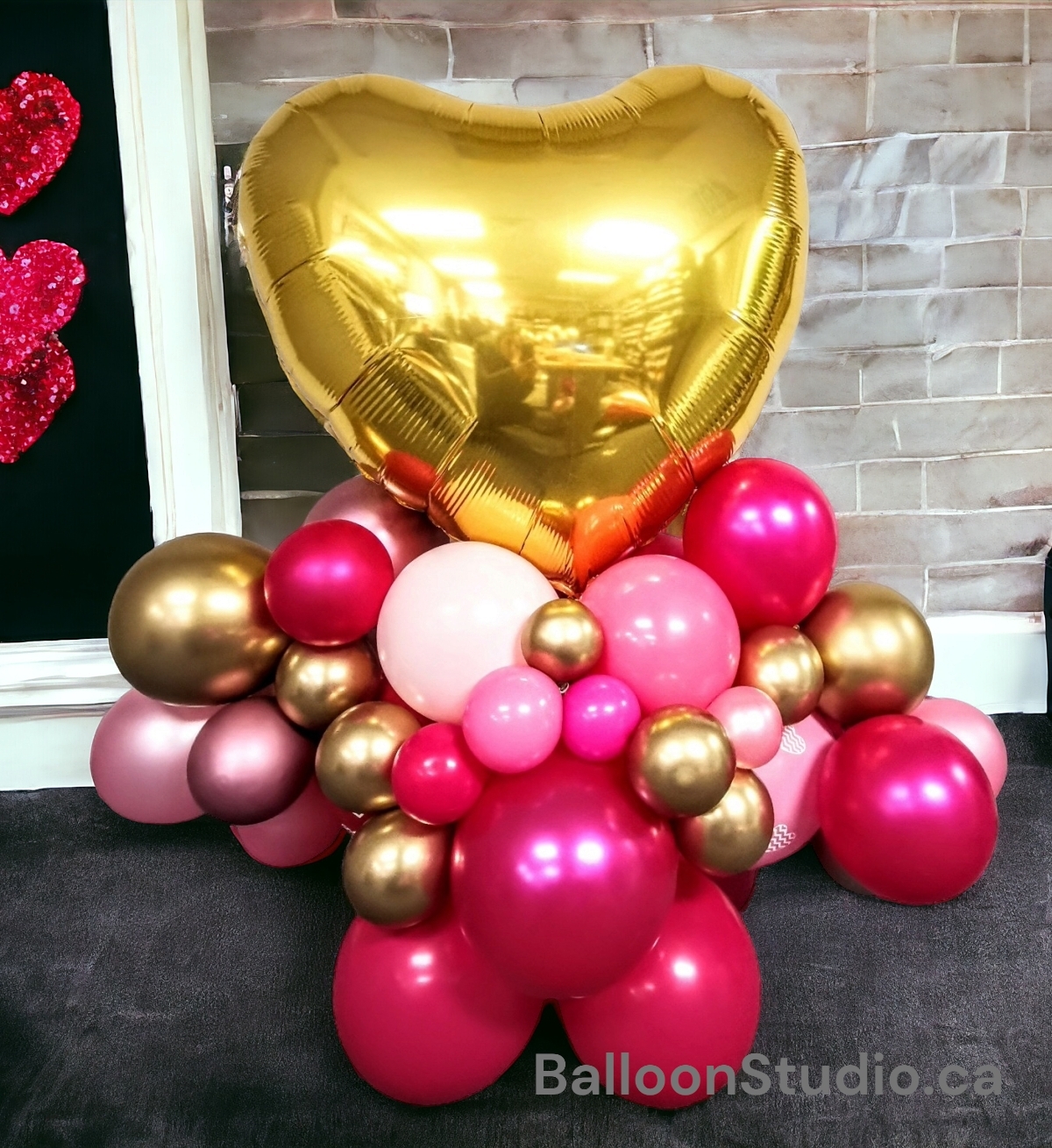 Basic gold heart stand up  