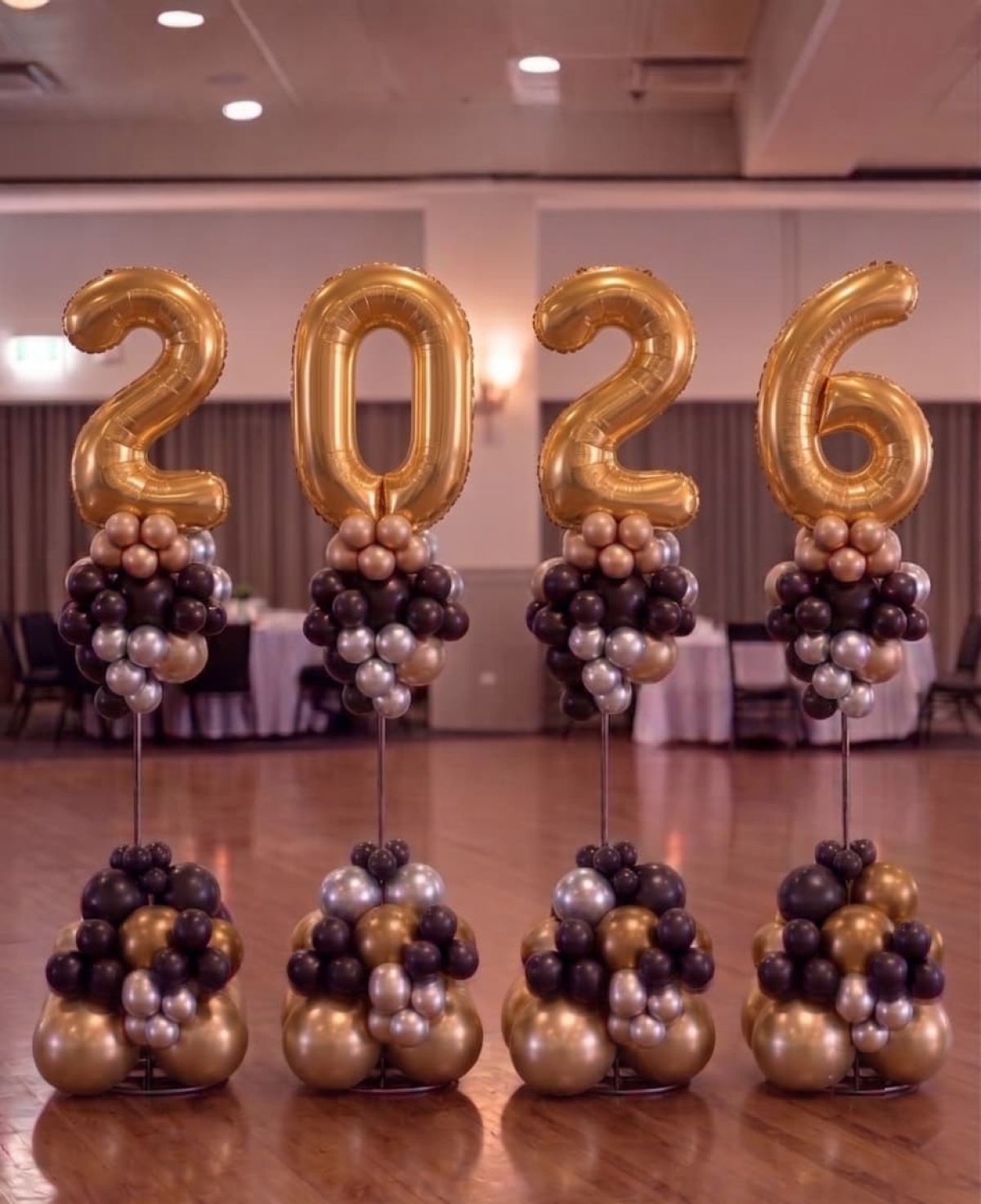 Gold Jumbo Numbers 2026 Stand Ups