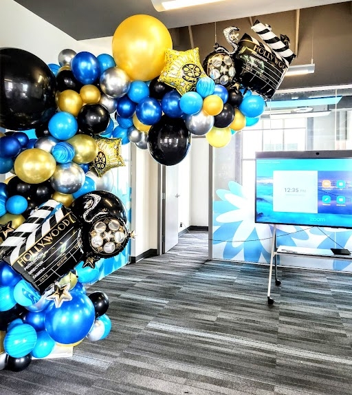 Choose Your Theme Indoor Garland Arch