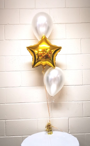 Elegant Balloon Star Centerpiece in Gold