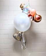 Pretty Hat Floating Balloon Scupture In Pearl White