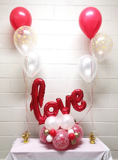 Savage Love Table Centerpiece Balloon Set