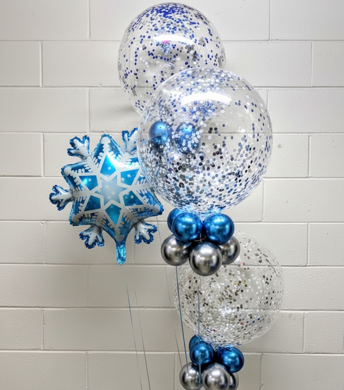 Snowflake and Snow Globes Balloon Bouquet